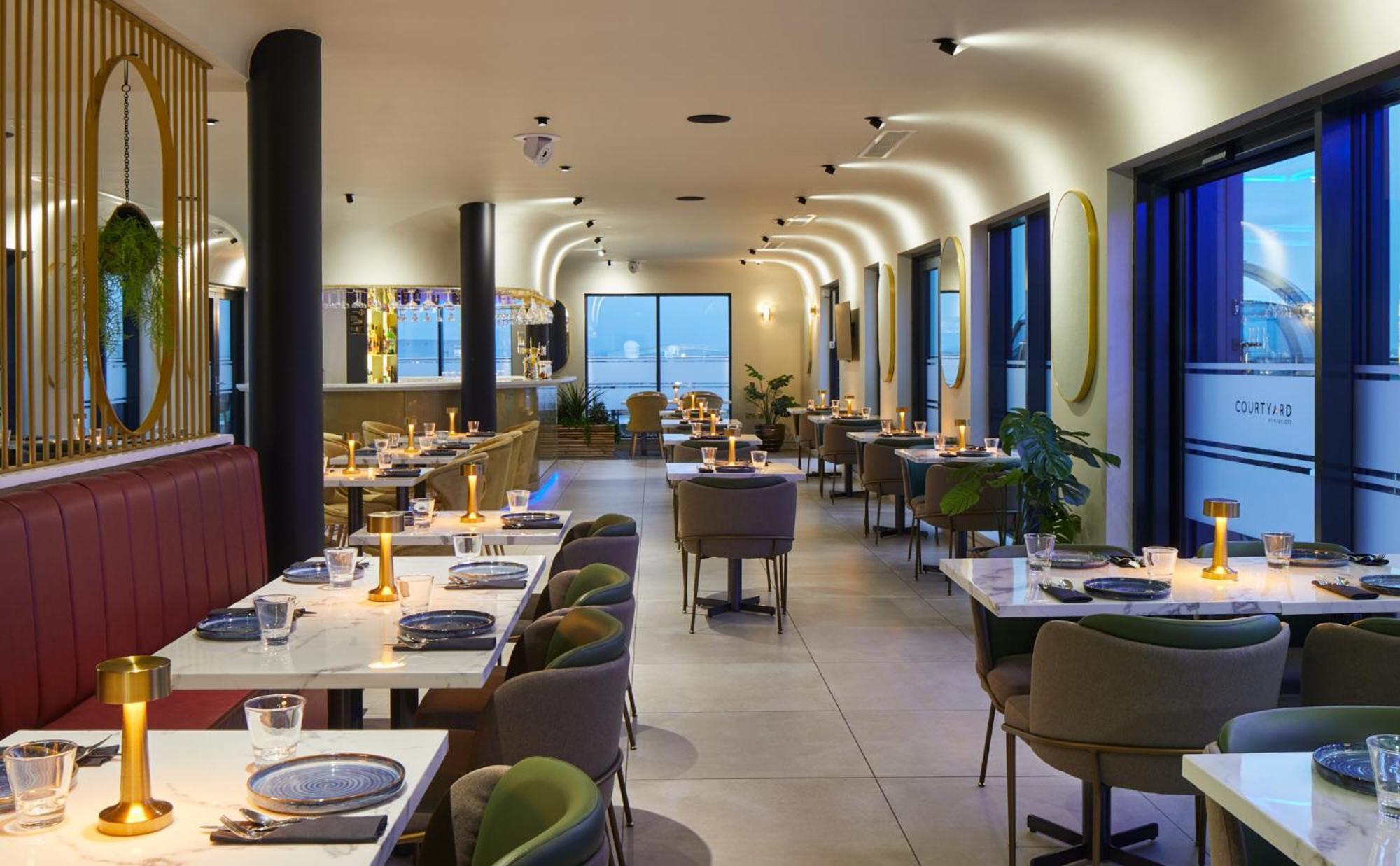 Hotel Courtyard By Marriott London Heathrow Airport Harlington  Zewnętrze zdjęcie