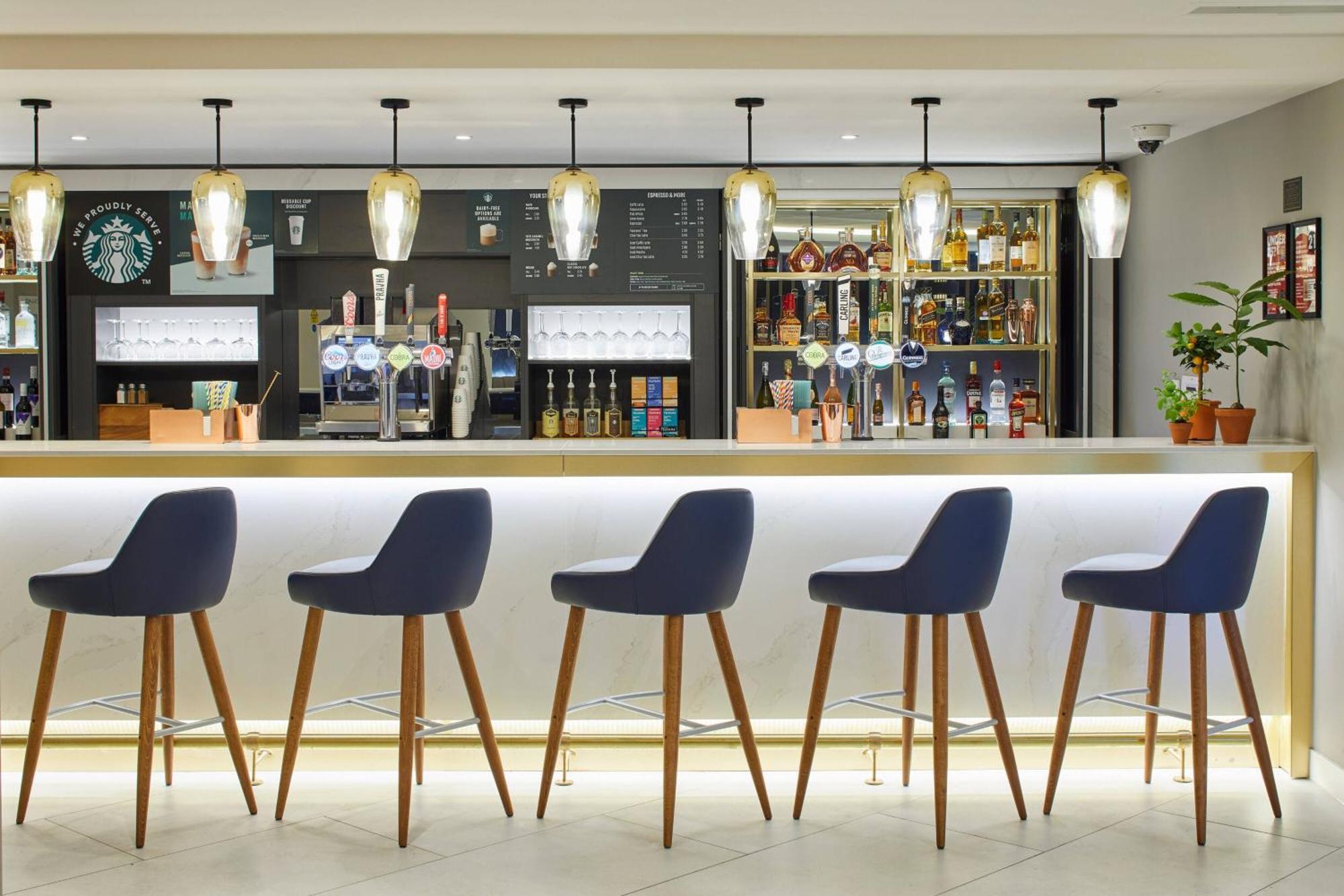 Hotel Courtyard By Marriott London Heathrow Airport Harlington  Zewnętrze zdjęcie