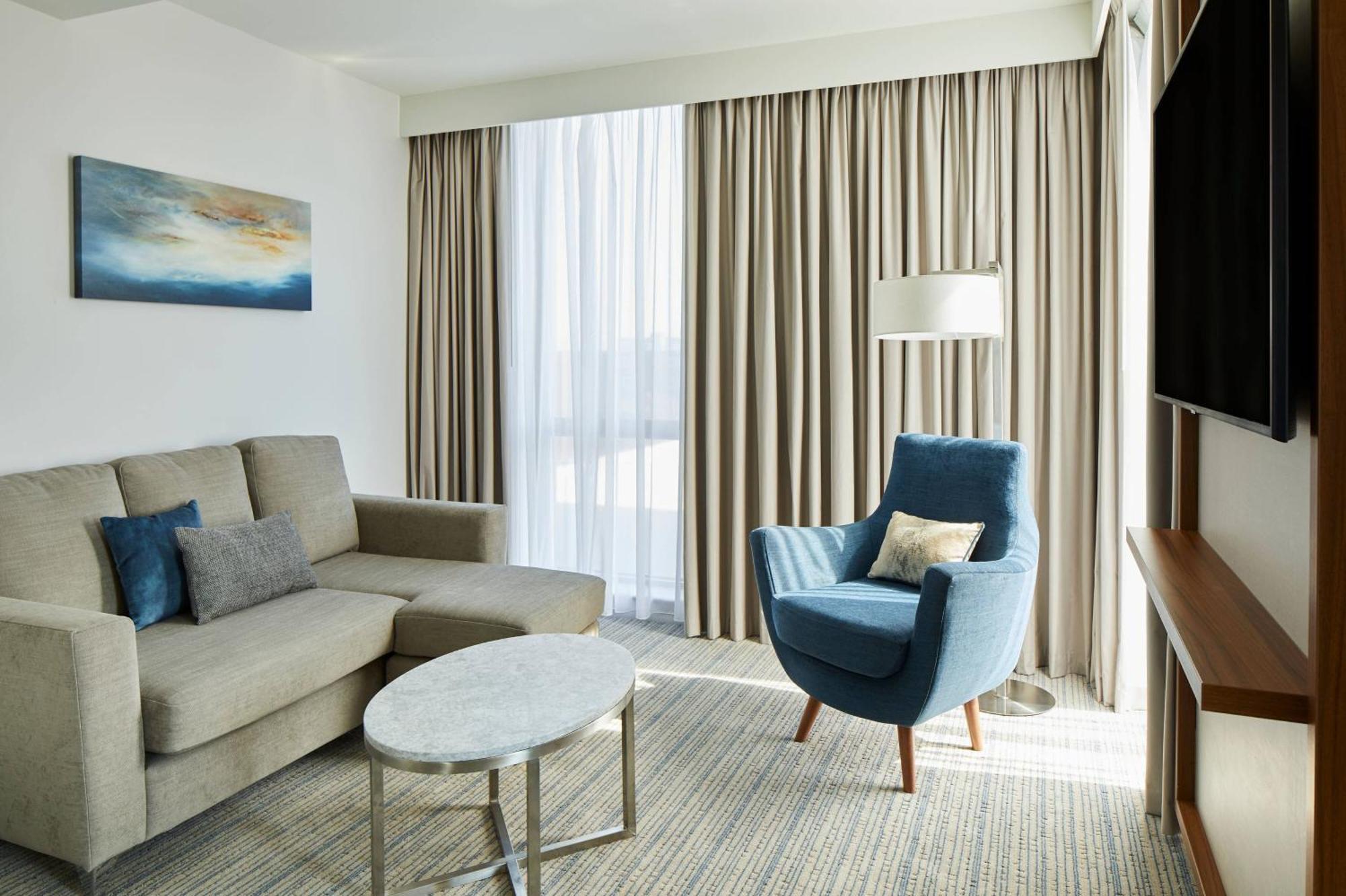Hotel Courtyard By Marriott London Heathrow Airport Harlington  Zewnętrze zdjęcie