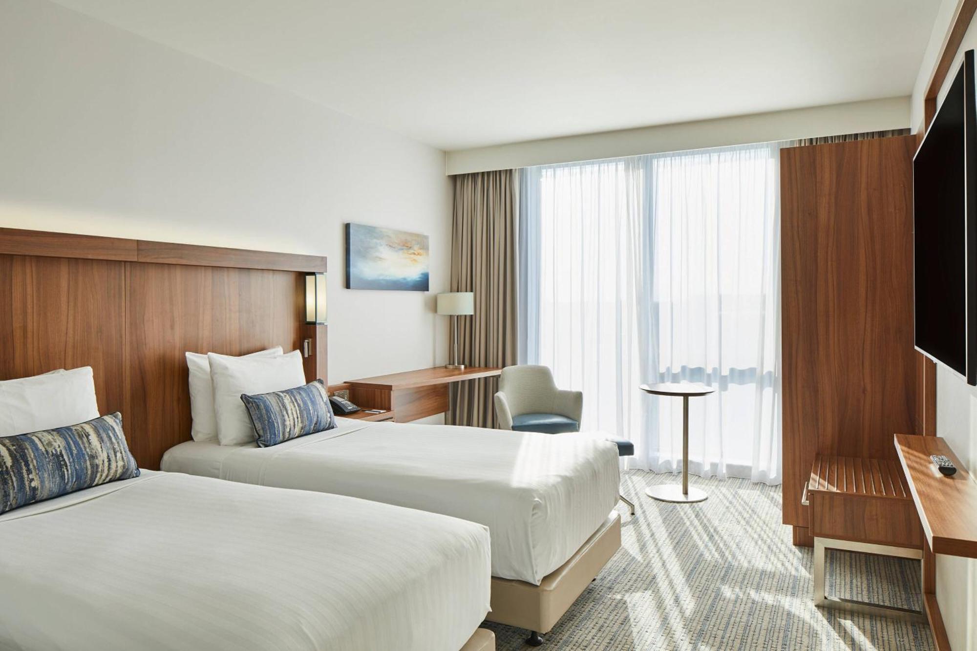 Hotel Courtyard By Marriott London Heathrow Airport Harlington  Zewnętrze zdjęcie